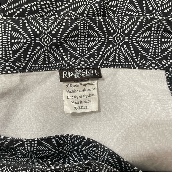 RipSkirt Hawaii Wrap Skirt Length 1 Adjustable Waist Black White Size Medium - Picture 6 of 7